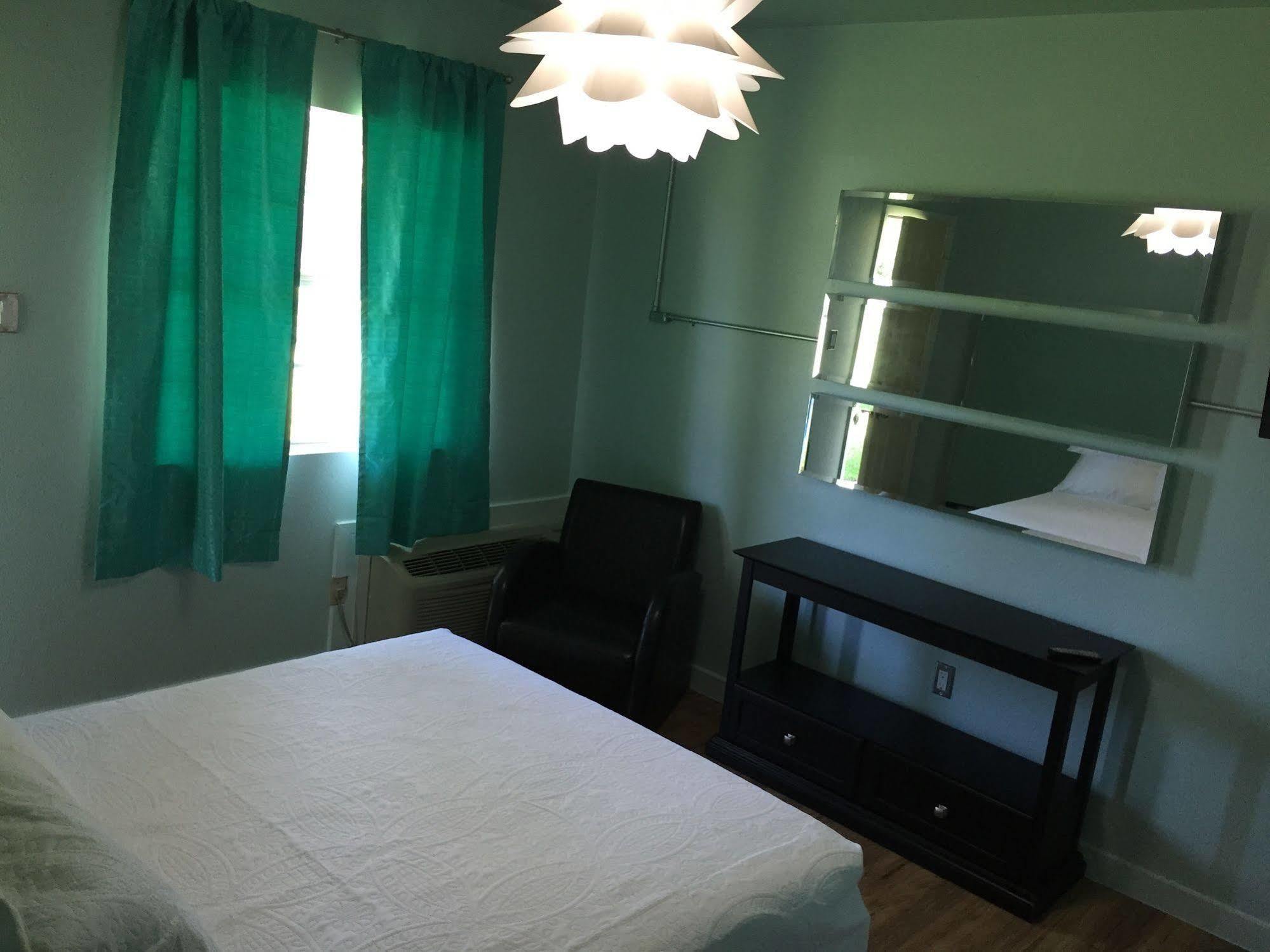 Rooms At The Pecan Olmito Exterior foto